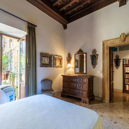 Pantheon Apartment - L'Angolo Nascosto Dei Quadri Rome Bagian luar foto