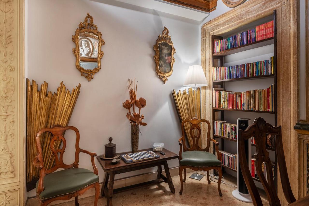 Pantheon Apartment - L'Angolo Nascosto Dei Quadri Rome Bagian luar foto
