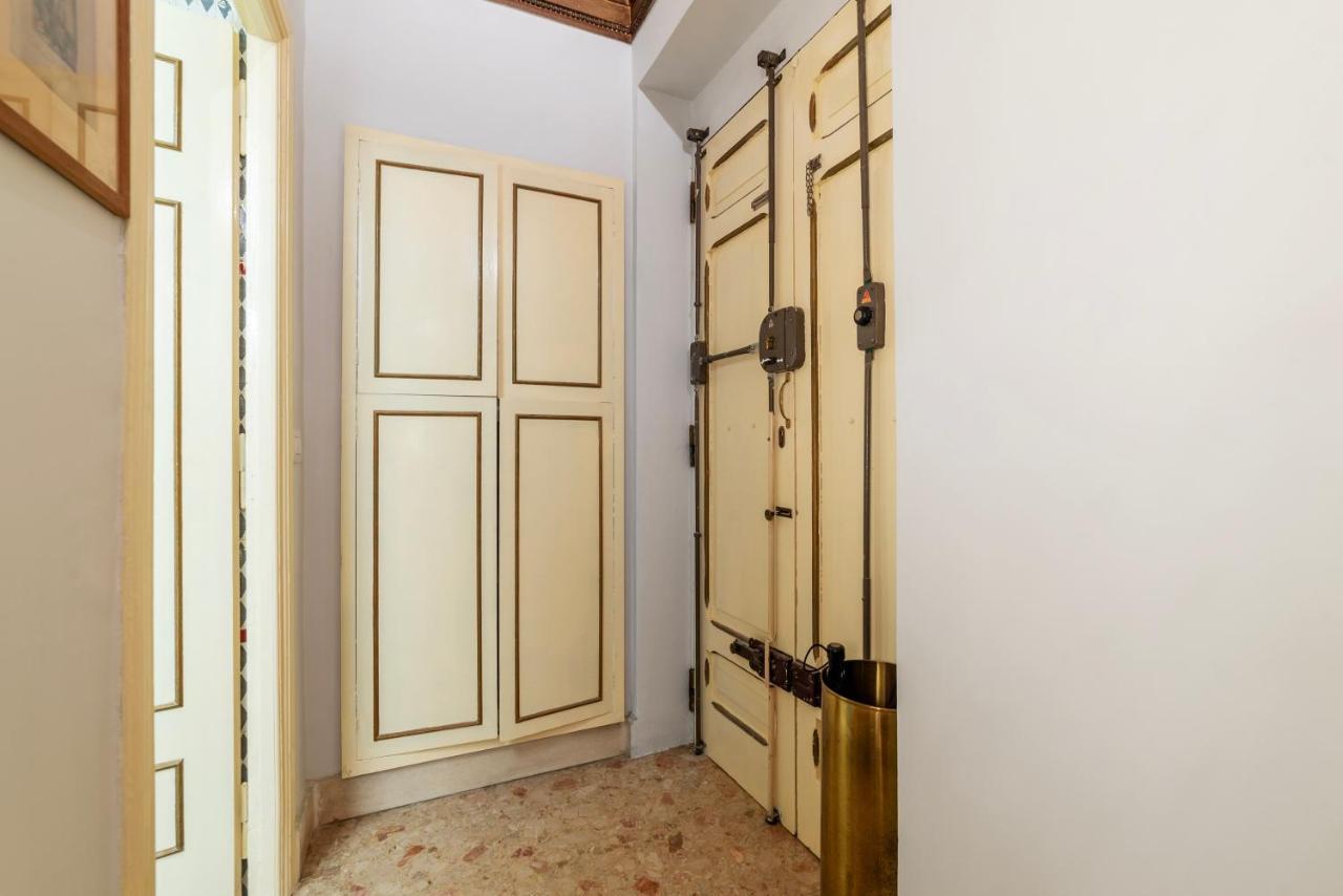Pantheon Apartment - L'Angolo Nascosto Dei Quadri Rome Bagian luar foto