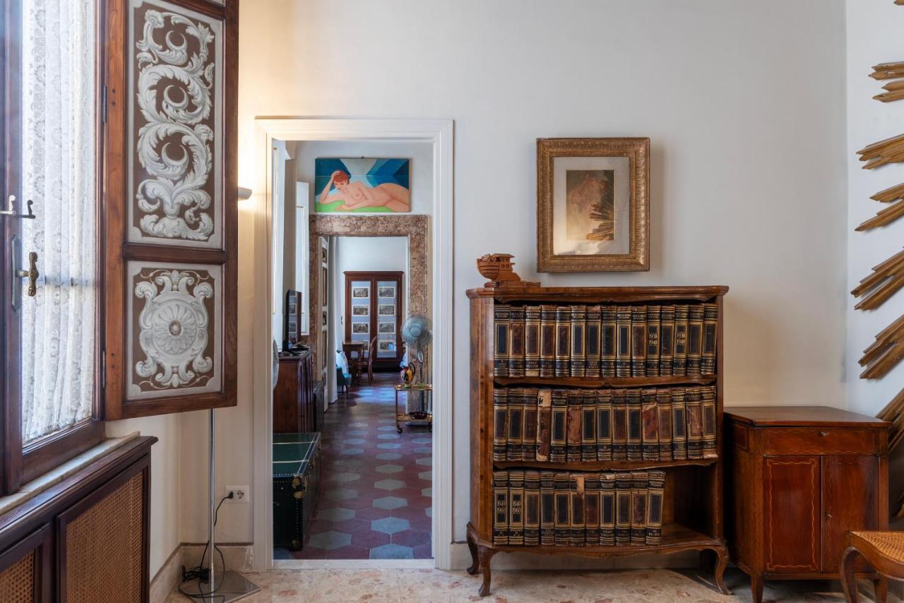Pantheon Apartment - L'Angolo Nascosto Dei Quadri Rome Bagian luar foto